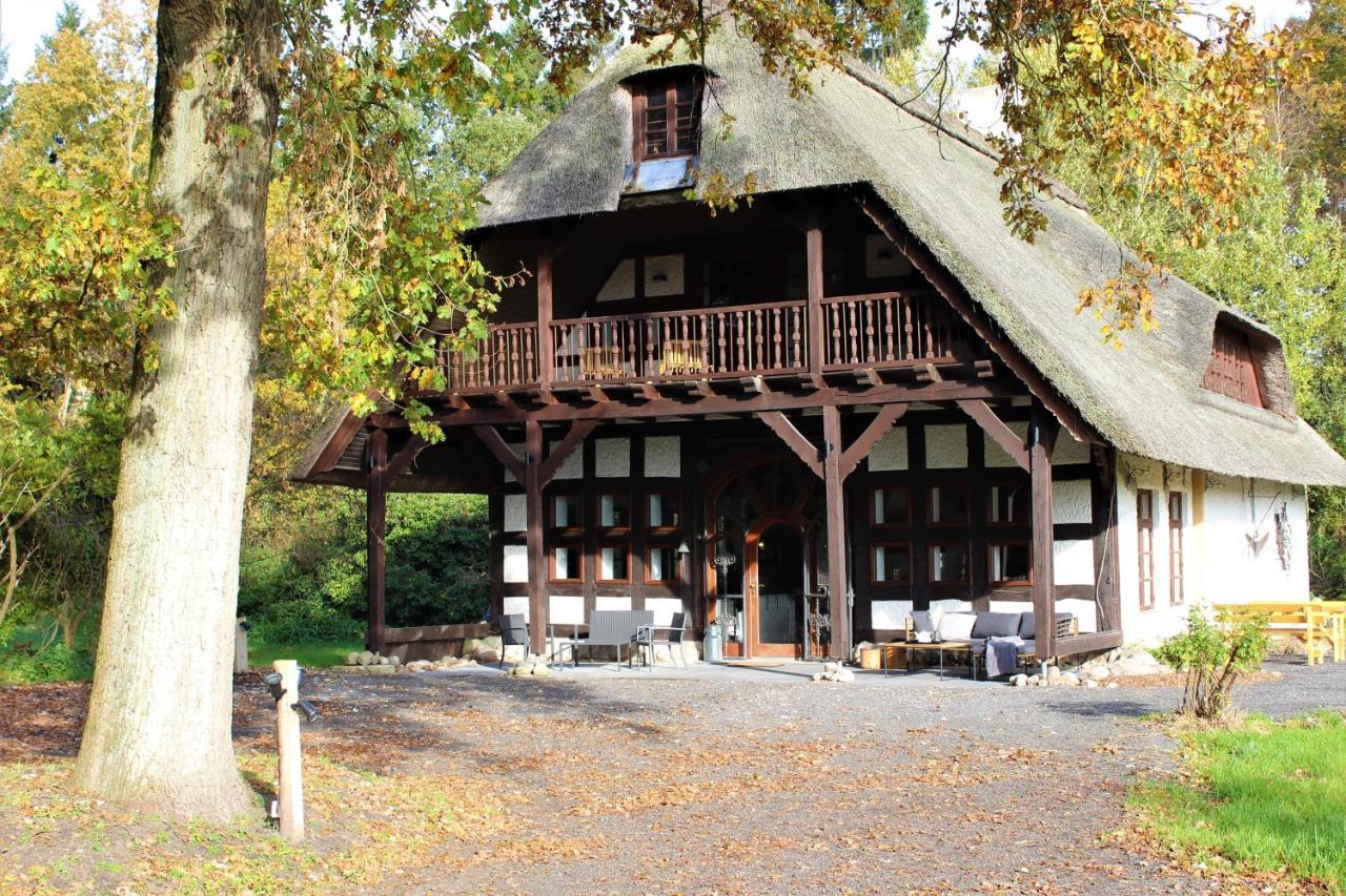 Ruhe unter Reet - Haus mit Sauna&Kamin im Grünen Gnarrenburg Exterior foto