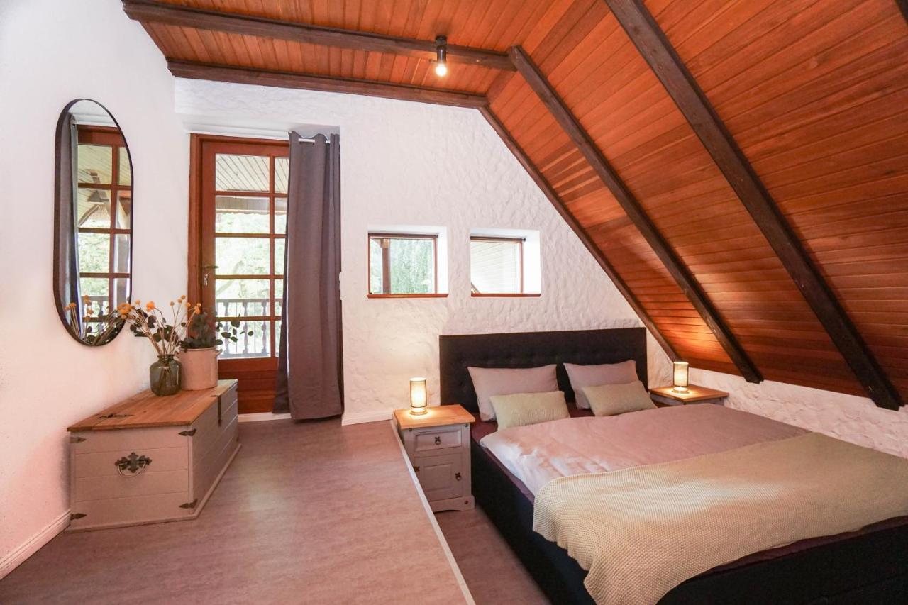 Ruhe unter Reet - Haus mit Sauna&Kamin im Grünen Gnarrenburg Exterior foto