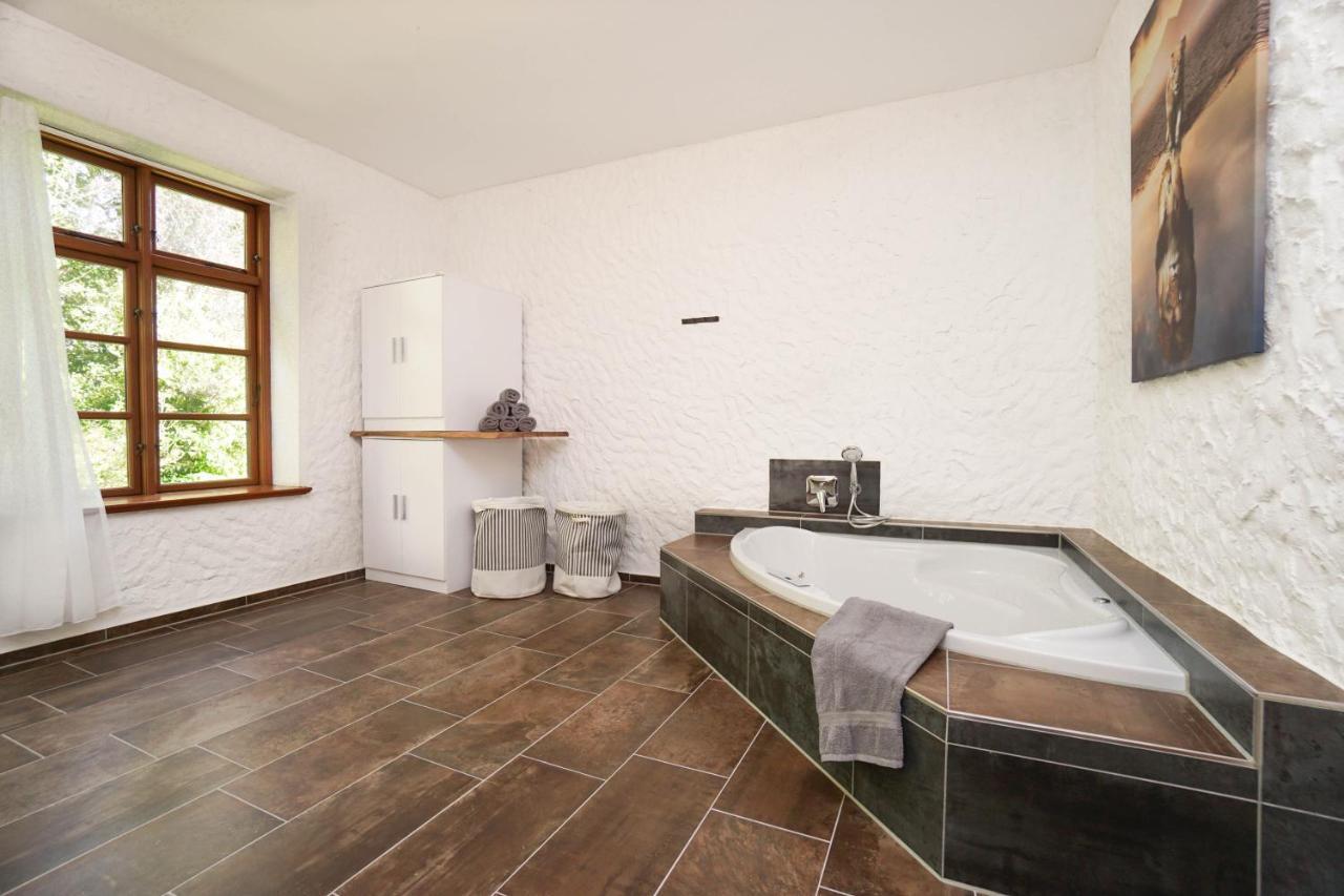Ruhe unter Reet - Haus mit Sauna&Kamin im Grünen Gnarrenburg Exterior foto