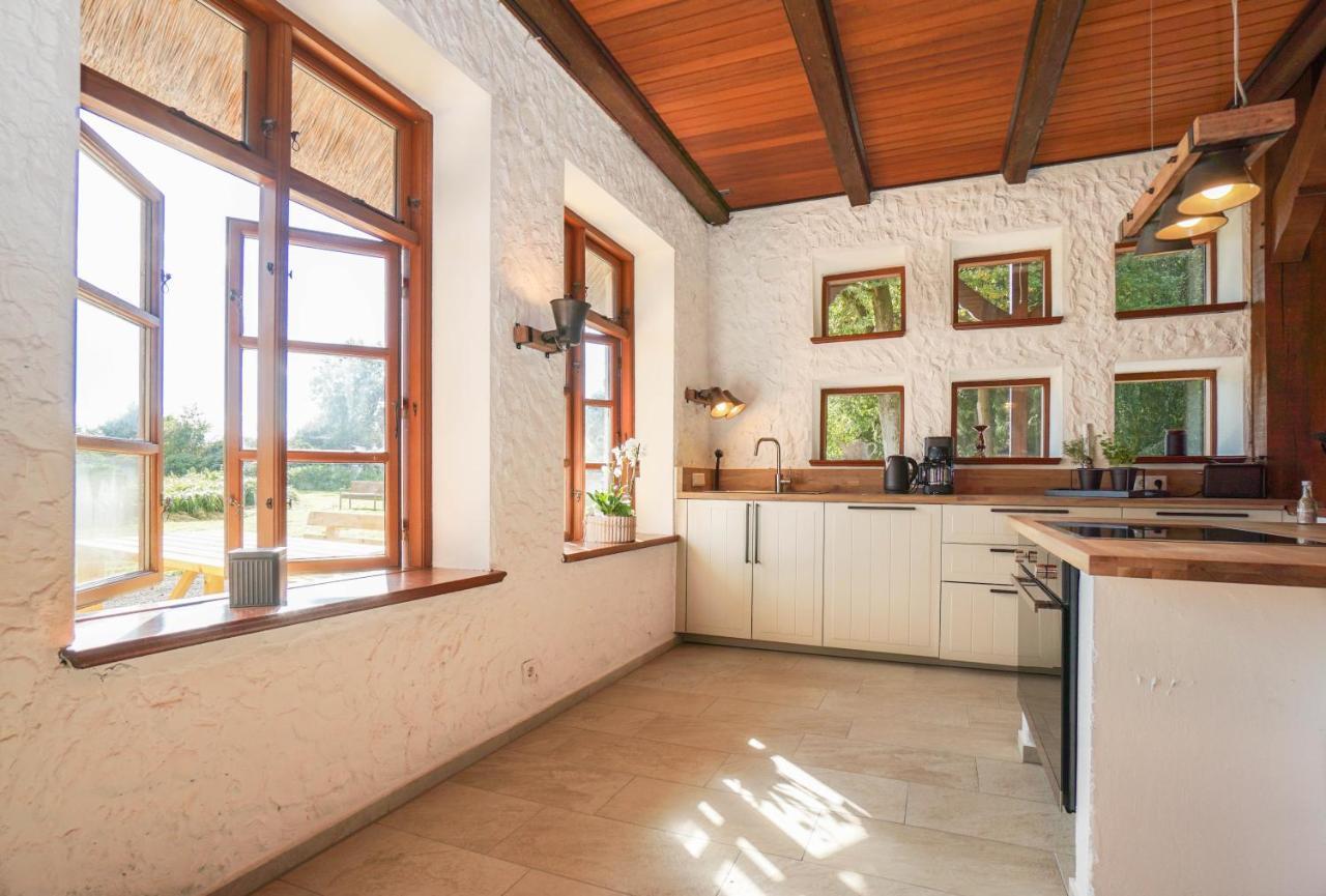 Ruhe unter Reet - Haus mit Sauna&Kamin im Grünen Gnarrenburg Exterior foto