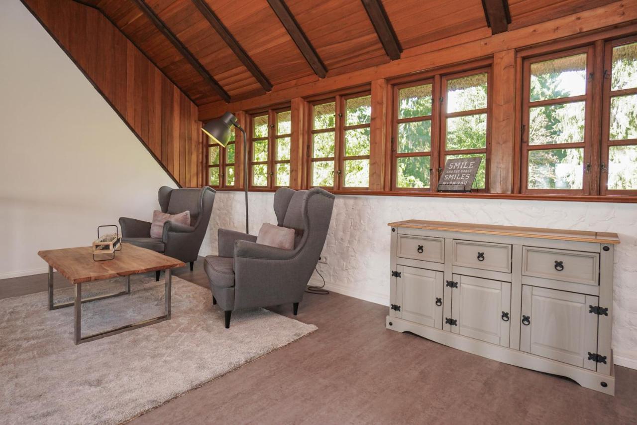 Ruhe unter Reet - Haus mit Sauna&Kamin im Grünen Gnarrenburg Exterior foto