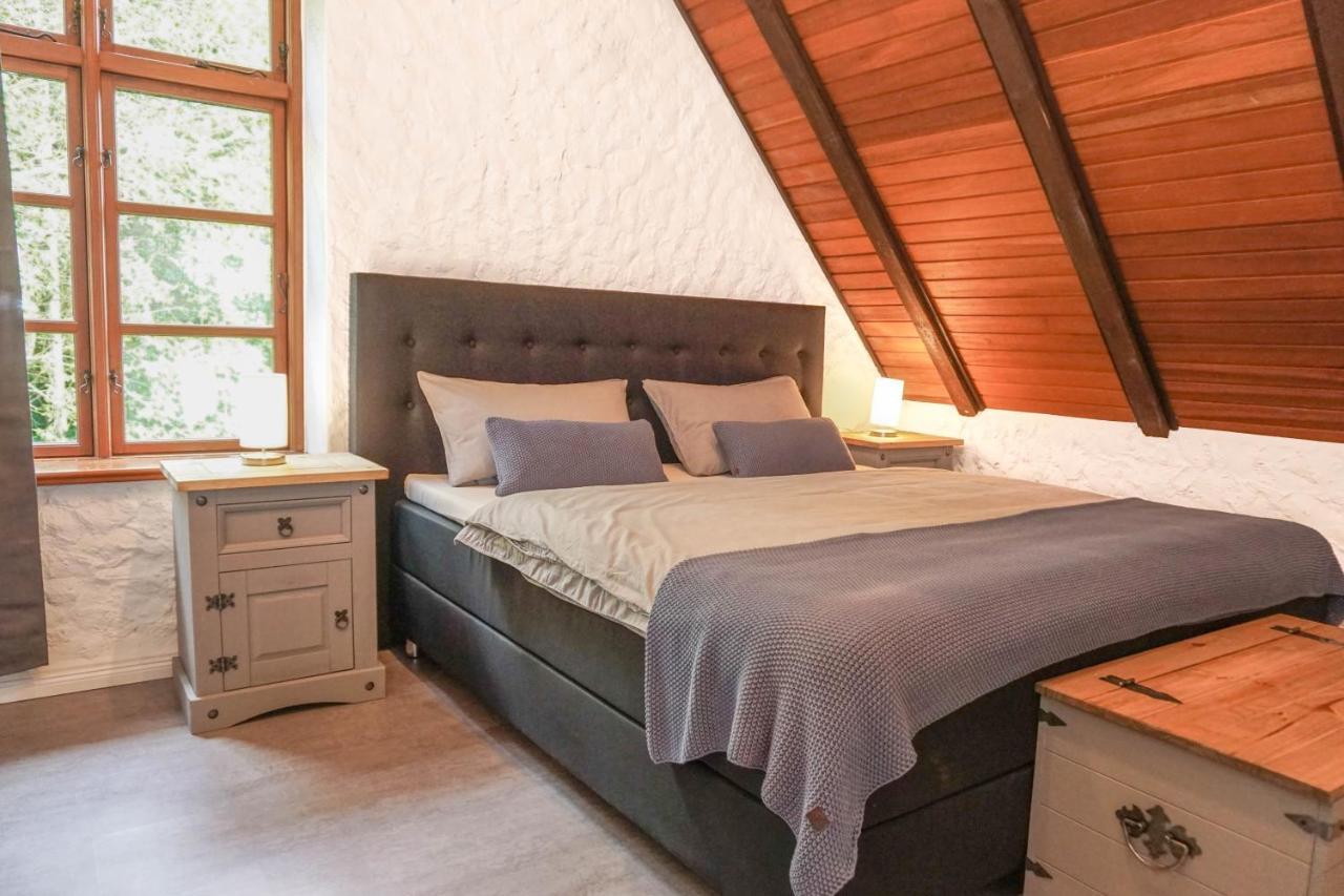 Ruhe unter Reet - Haus mit Sauna&Kamin im Grünen Gnarrenburg Exterior foto